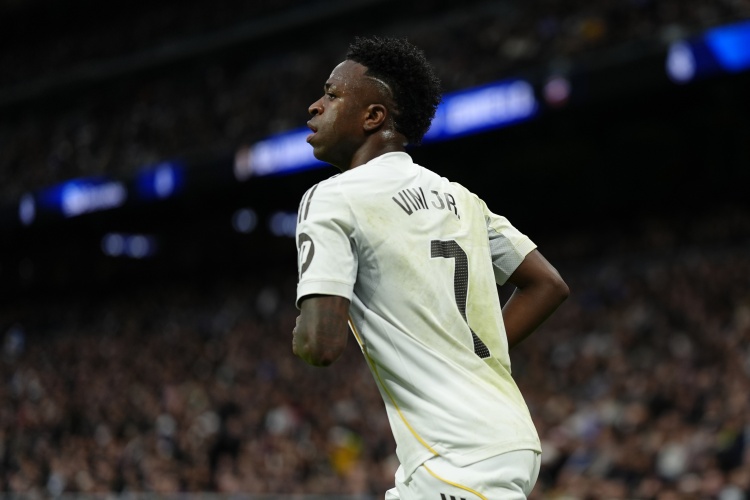 开云体育-罗马诺:维尼修斯公开表态想留队,老佛爷开的续约合同一直都有效